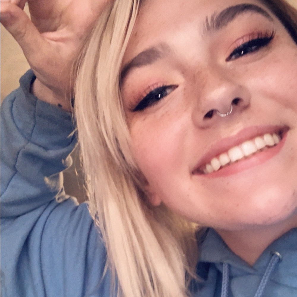 Meet your Posher, Kayla